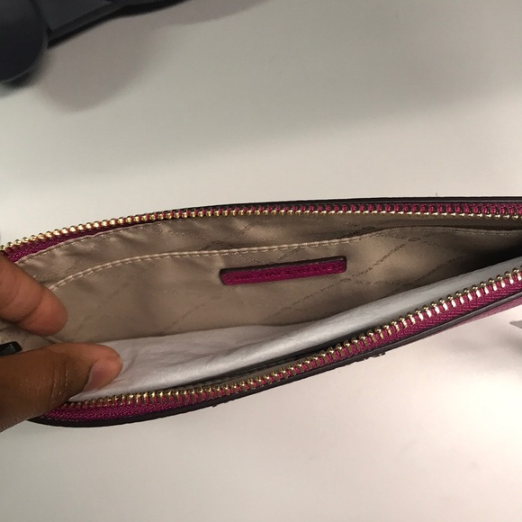 Authentic Michael Kors Large ZIP clutch NWT - Picture 5 of 6